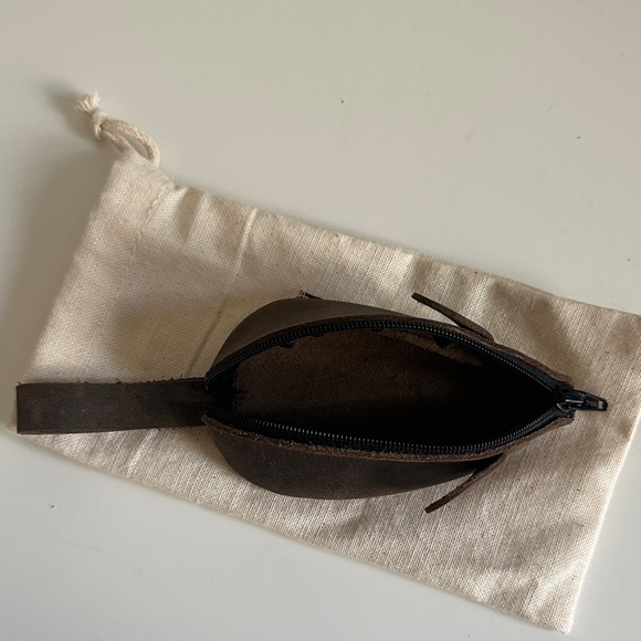 Rustic Leather Mouse Coin Purse - Picture 3 of 7
